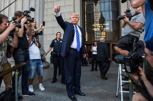 Trump waves to ordinary Americans outside NYC Court