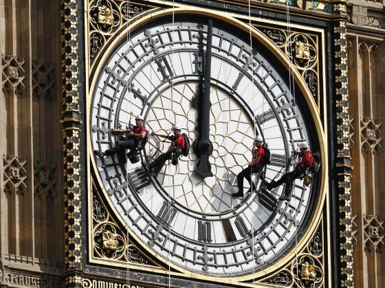 Eton Freshmen scale Big Ben at high noon in  prestigious fraternity prank